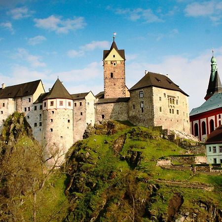 Penzion Ve Skale Локет Экстерьер фото
